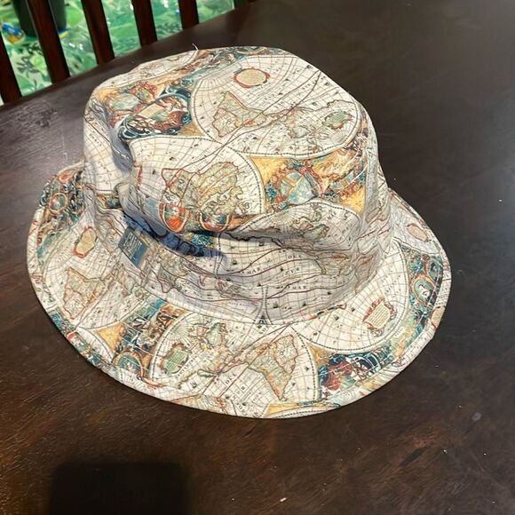 Bucket hat with global maps all over size L/xl - Picture 1 of 5